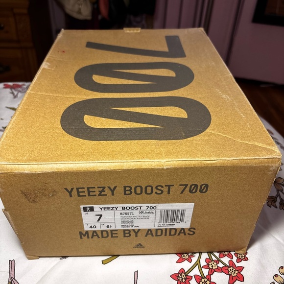 Adidas Yeezy Boost  700 Wave Runner - Picture 5 of 5